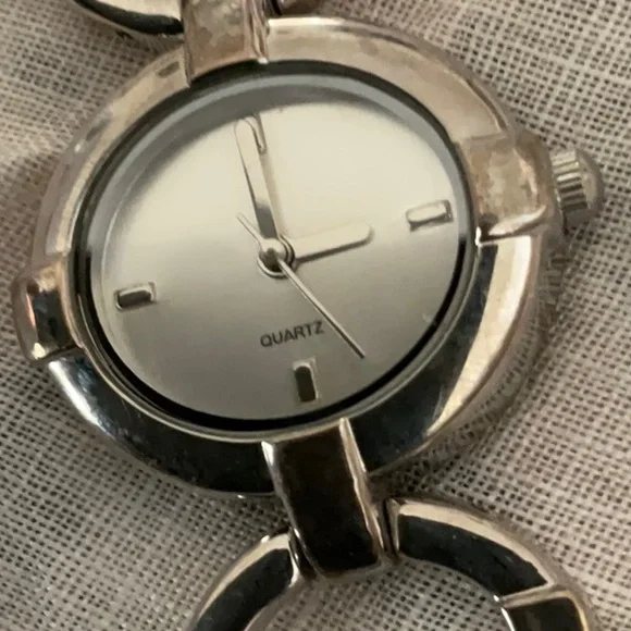 SILVER TONED QUARTZ BRACELET WATCH-ONE SIZE - Picture 2 of 3